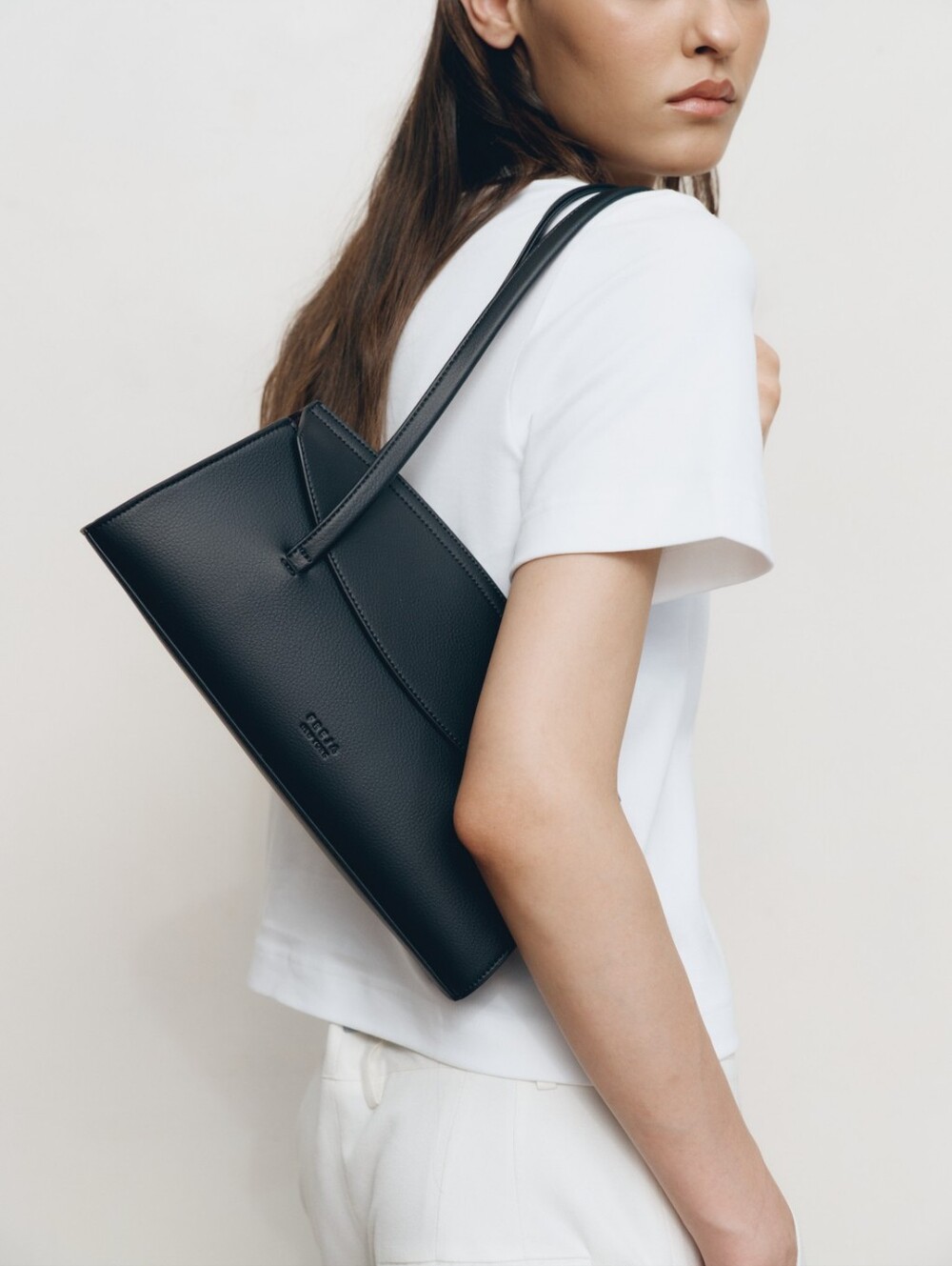 FREJA NEW YORK Caroline Bag - Pebbled Black Shoulder Bag with Thin Straps - Picture 4 of 9
